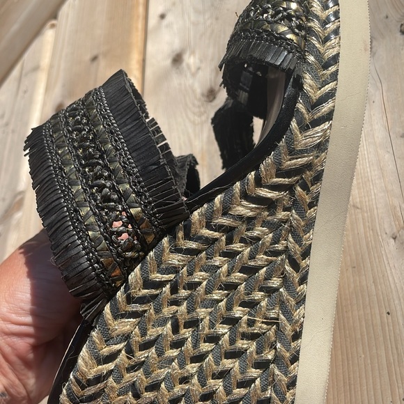 Like new gold and black Vince Camuto espadrilles - Picture 6 of 8